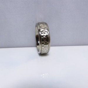 Dynamic Titanium Hammered Textured Beveled Edge Band by QG Size 10.5